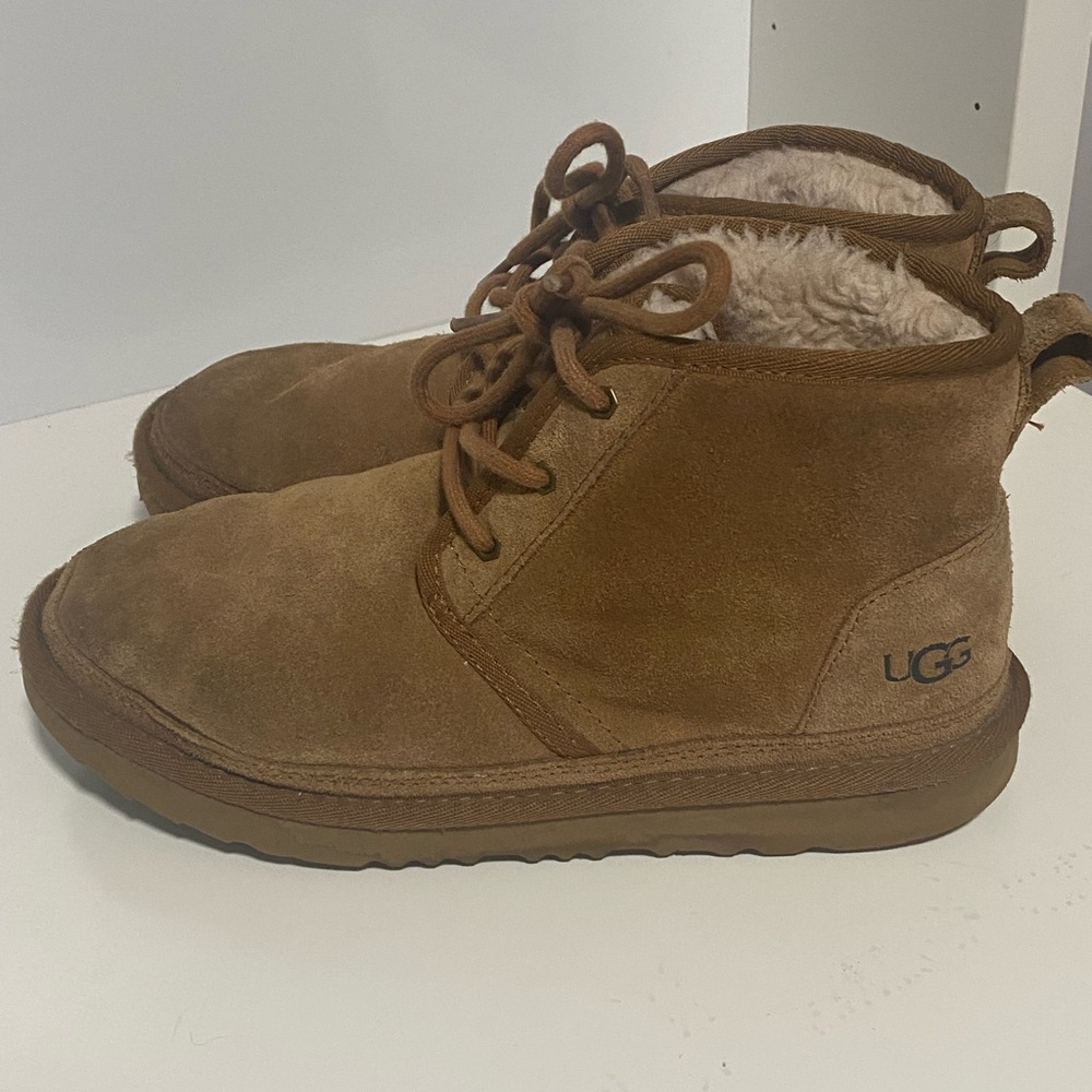 Ugg Neumel Chukka Boots ( kids / women )